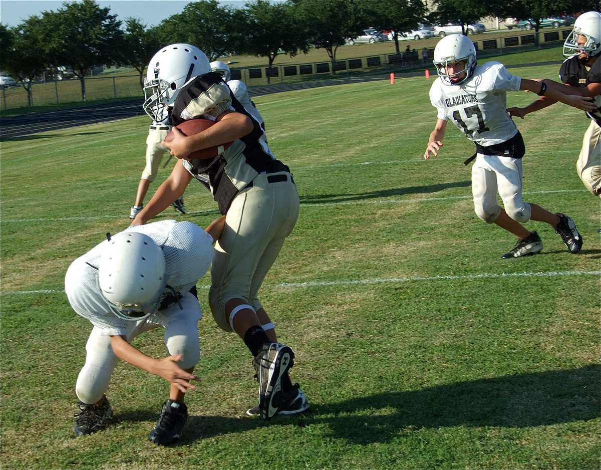 Image: Take ‘em low — Italy’s Levi McBride tries to bring down a Jaguar runner with Ryan Connor(17) hustling over to assist.