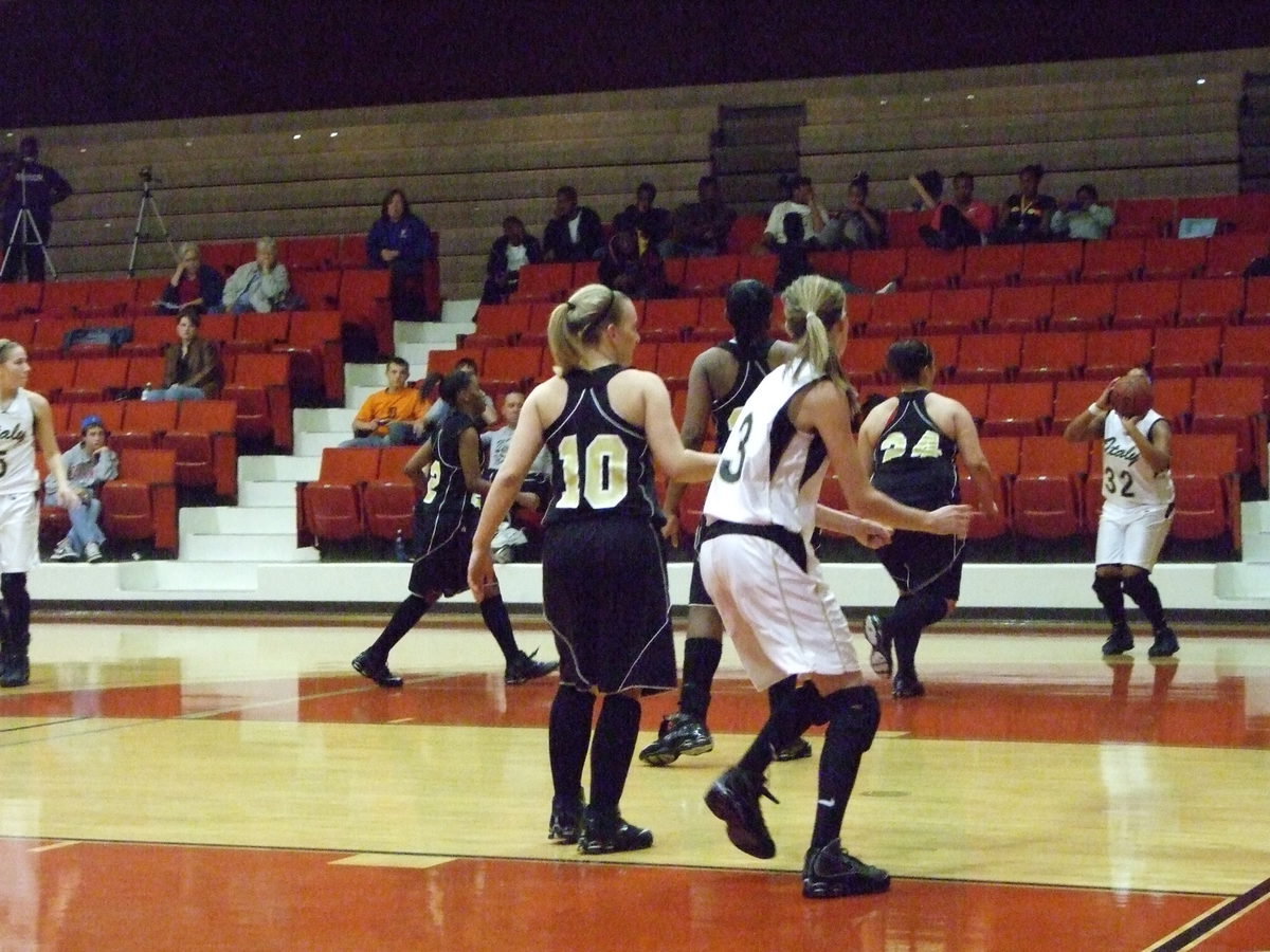 Image: From The Corner — Italy’s #32 Shay Fleming attempts a 3-pointer.