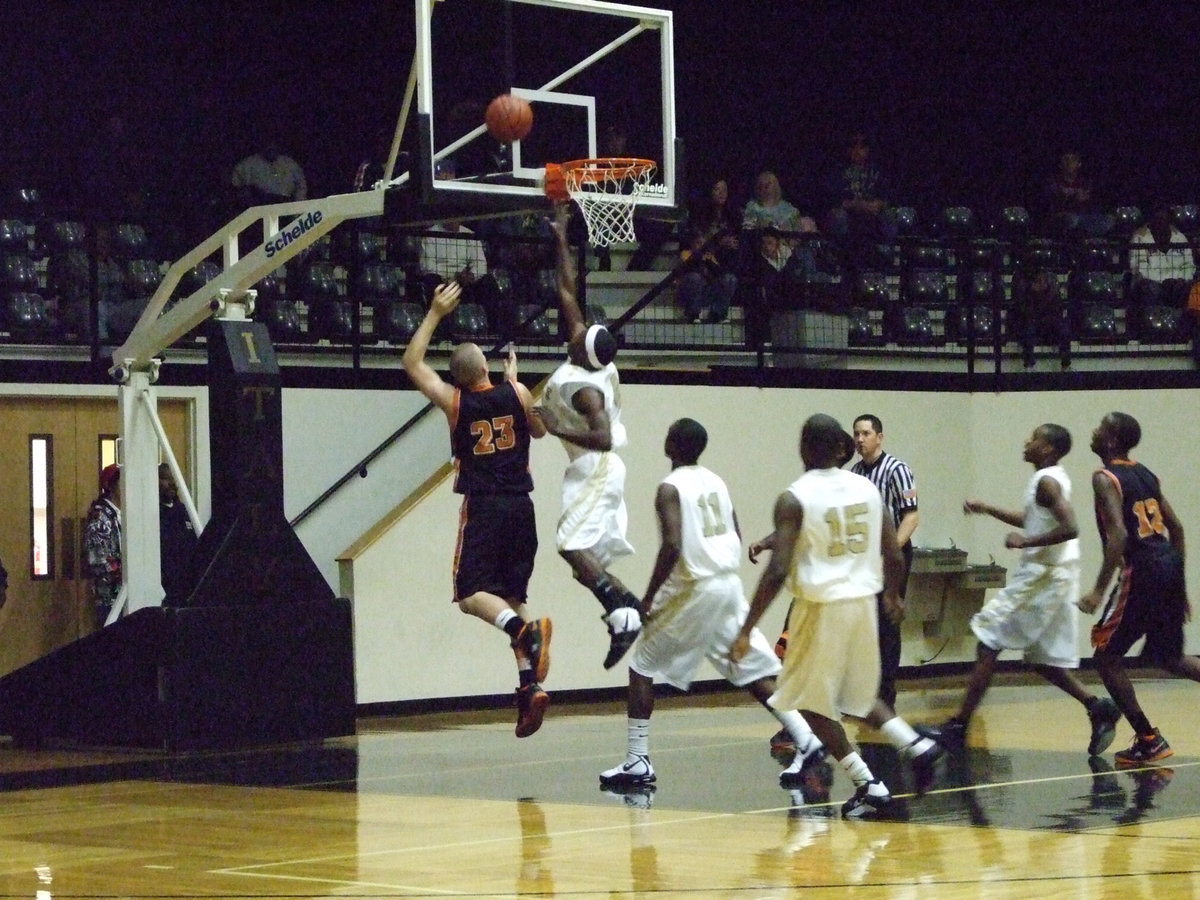 Image: Italy Gladiators vs Ferris Jackets — The Italy Varsity took on the Ferris Yellow Jackets Tuesday night at the dome.  Scoring came from both sides but when the smoke cleared, Ferris was the winner 80 to 37.