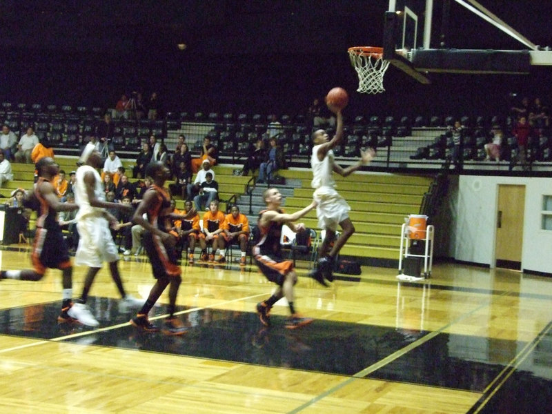 Image: Italy’s Heath Clemons — Italy’s #2 Heath Clemons soars during the game on Tuesday night.