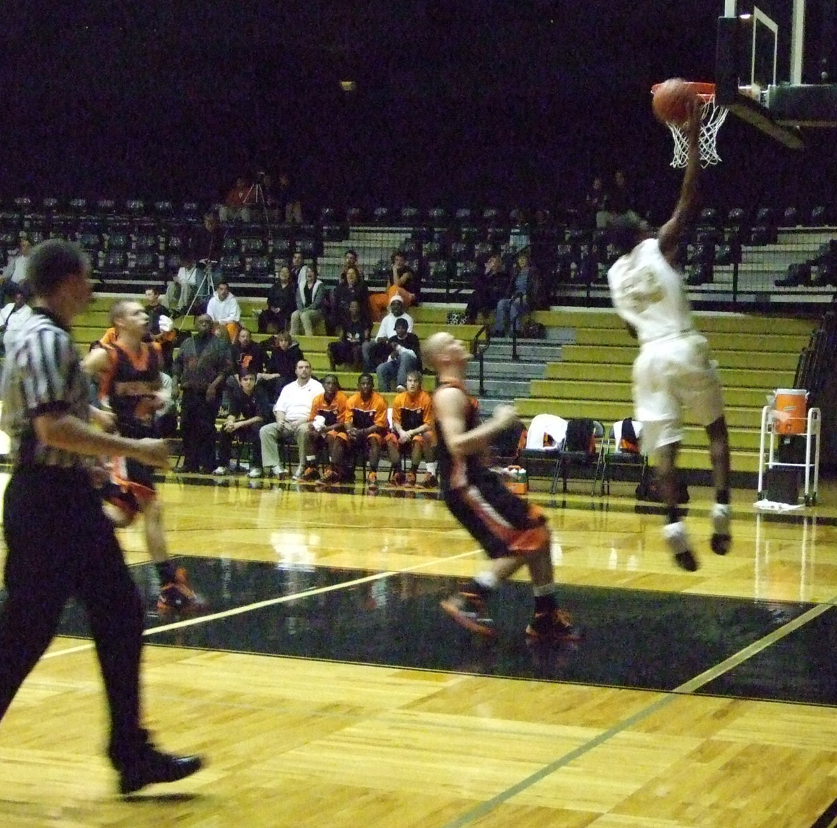 Image: Darrin Moore shoots — Gladiator Darrin Moore puts two up for Italy.