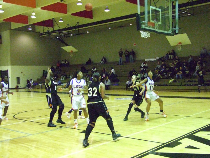 Image: Reed Shoots — Italy’s #40 Jimesha Reed puts up a shot as #3 Kaitlyn Rossa positions herself for a rebound.