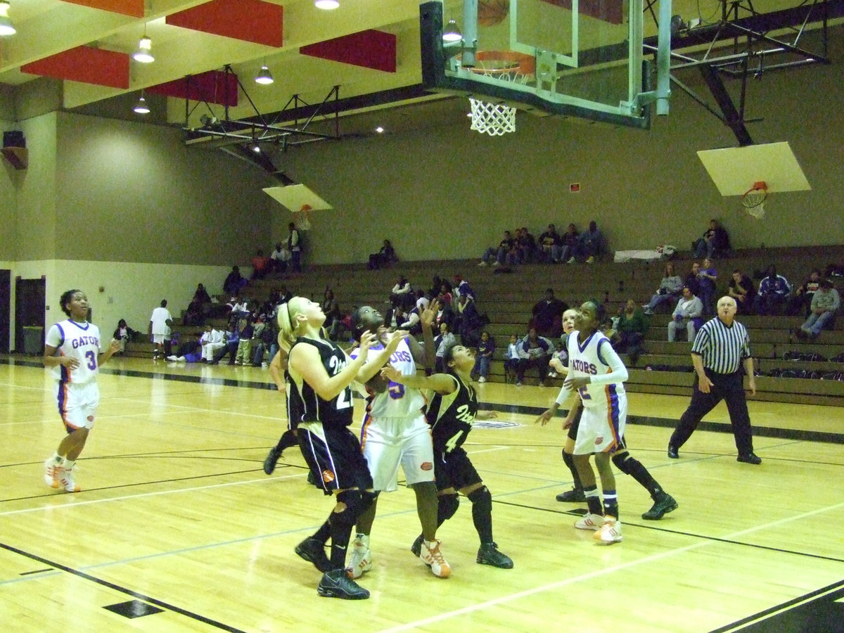 Image: Blocking Out — Richards and Perez try for the rebound.