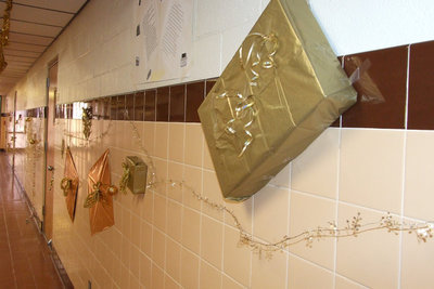 Image: Gold presents adorning the walls — The senior class chose to hang presents and garland along the walls.