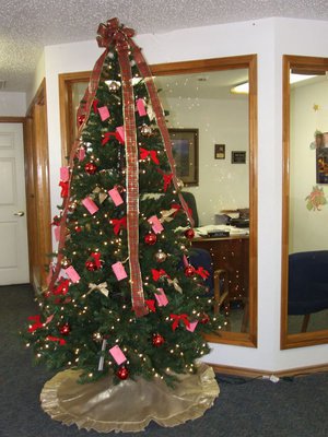 Image: Citizen’s National Bank Tree — Yesterday was the first day for this “Angel” tree come on out and adopt some of these “Angels”.