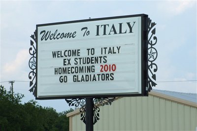 Image: Welcome home! — The marquee welcomes back ex-students to Italy.