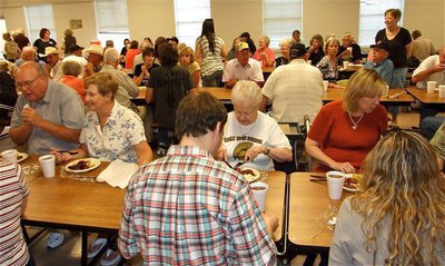 Image: Packed cafeteria — The community pitches in to help raise scholarship money.