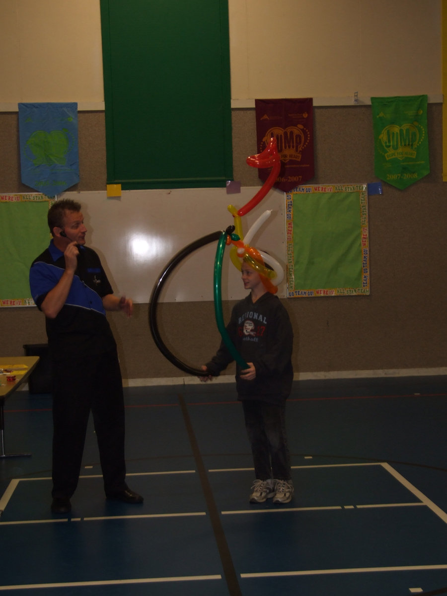 Image: Damon’s champion balloon hat — Damon received a champion ballon hat and a yo-yo for his prize winning answer.