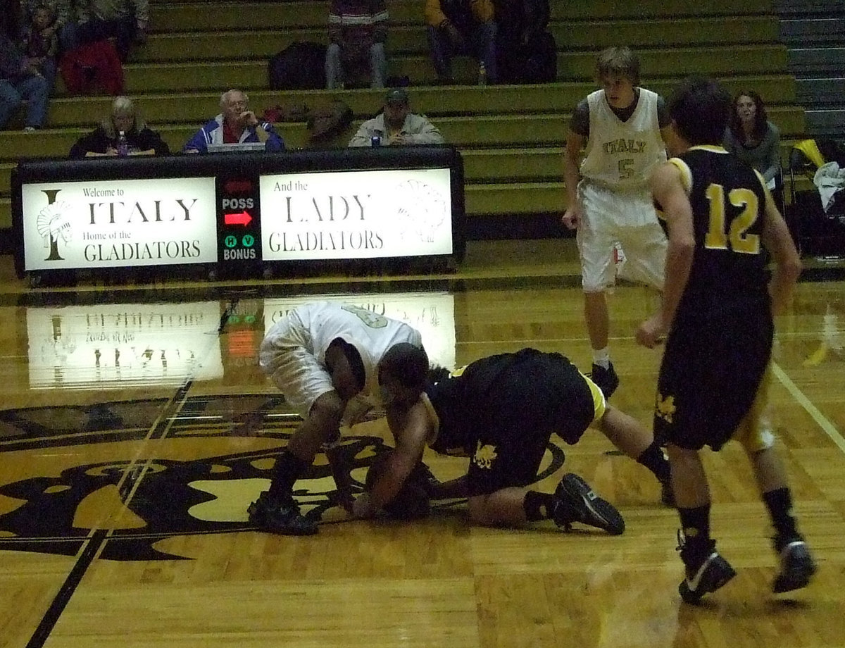 Image: Tied Up — Italy and Meridian tied up the ball.