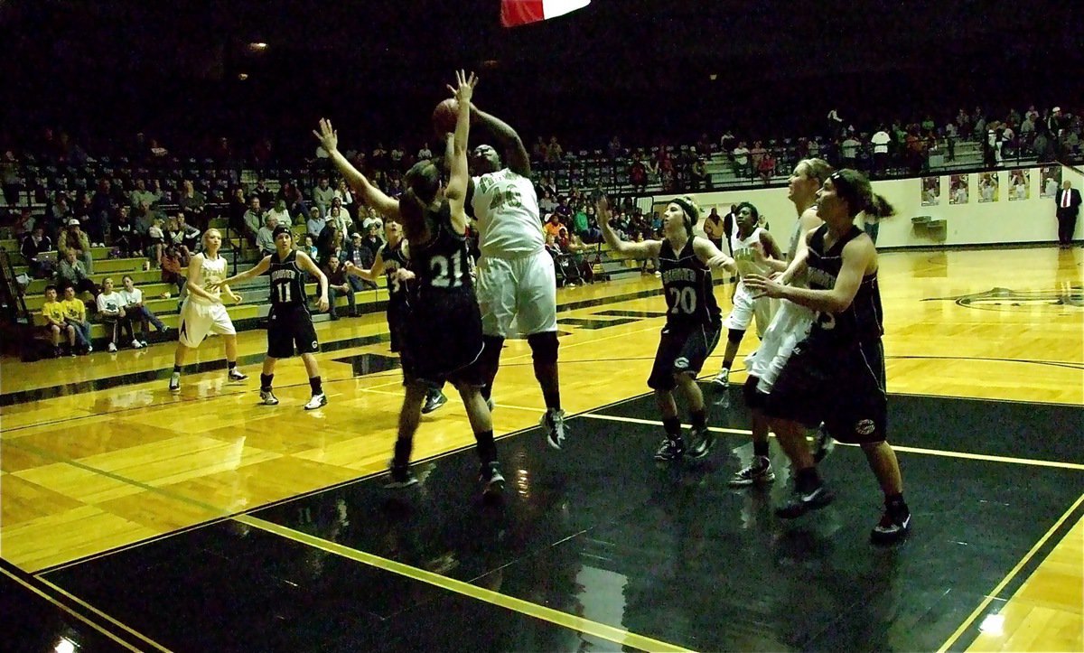 Image: Jimesha Reed(40) scores inside for the Lady Gladiators — Lady Gladiator Jimesha Reed(40) scores two-points against the Grandview Lady Zebras during Italy’s Pack The Dome Night.