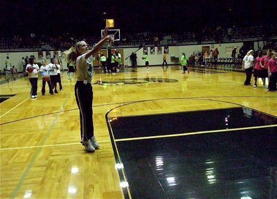 Image: Perry shoots — 5th grader Annie Perry shows good form during the IYAA halftime shootaround.