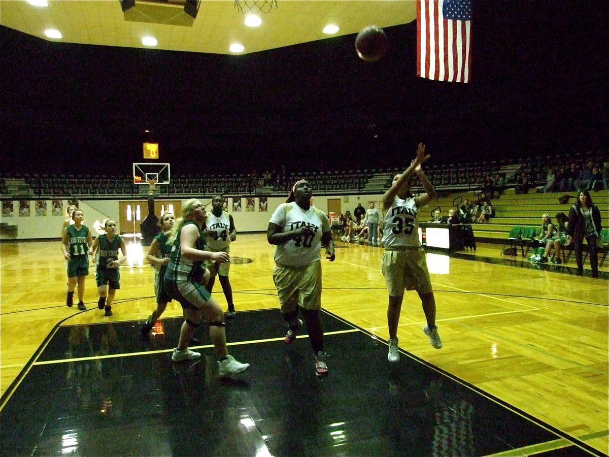 Image: Italy scores! — Italy’s 7th Grade girls score first to start the second quarter.