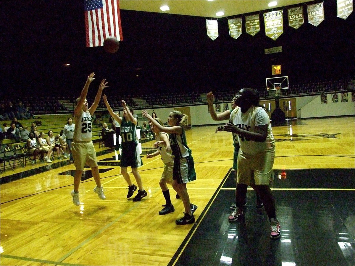 Image: Teaming up for two — Lillie Perry(25) passes into Cory Chance(40) for another Italy basket.