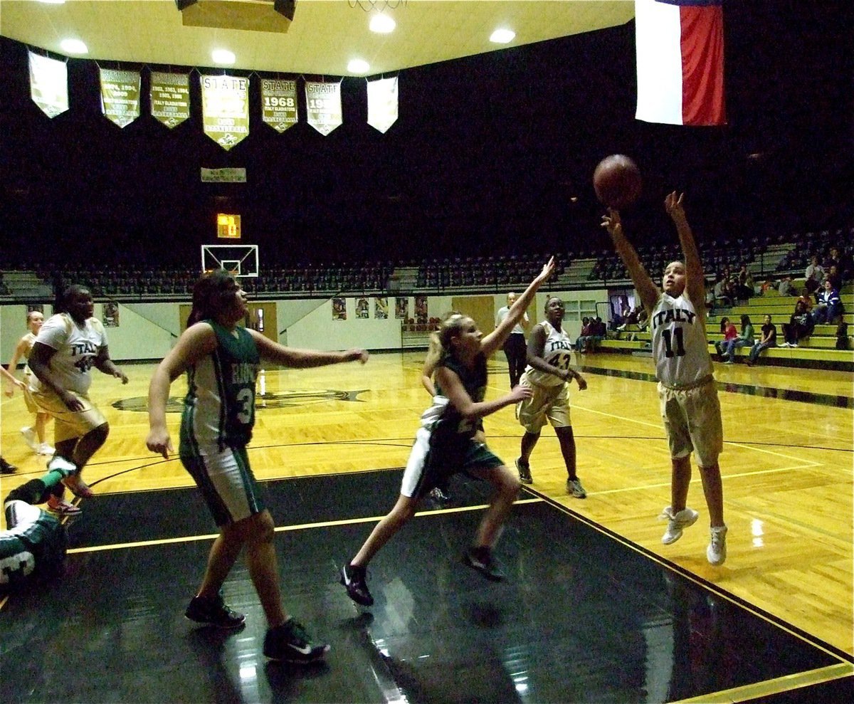 Image: Open shot — Ashlyn Jacinto(11) scores two of her four-points against Rio Vista.