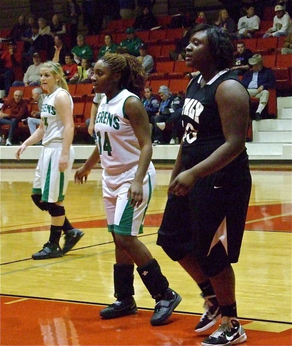 Image: Keeping Reed covered — The Kerens’ defense managed to keep Italy’s Jimesha Reed(40) contained. Reed still put in 10-points but the Lady Cats got the win.