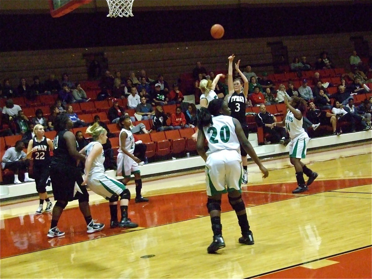 Image: Rossa releases shot — Italy’s Kaitlyn Rossa(3) shoots a jumper over a Kerens’ defender.