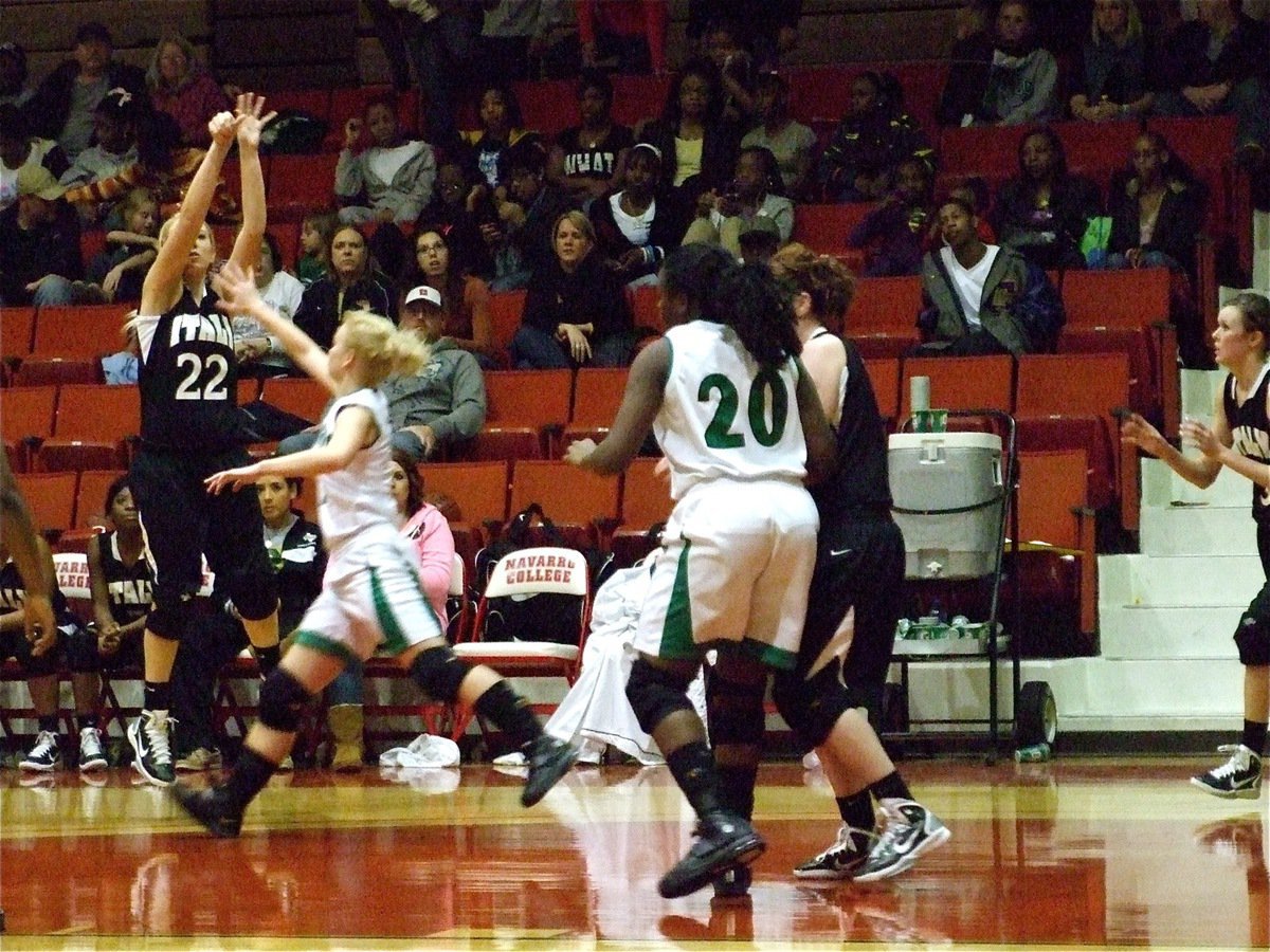 Image: Keep shooting! — Italy’s Megan Richards(22) continues to fire long bombs late in the contest against Kerens.