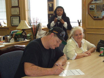 Image: Kimberly’s father signs