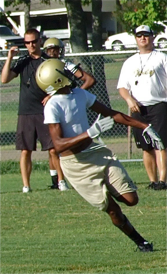 Image: Over the shoulder — Tavarus Griffin reacts to the flight of the ball to make an over the shoulder catch.