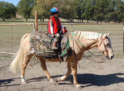 Image: Mikayla Venable of Italy — Mikayla Venable of Italy dressed up her horse Nellie in camouflage while she was the hunter.