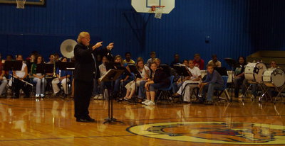 Image: Mike Trussell — Mike Trussell leading the band