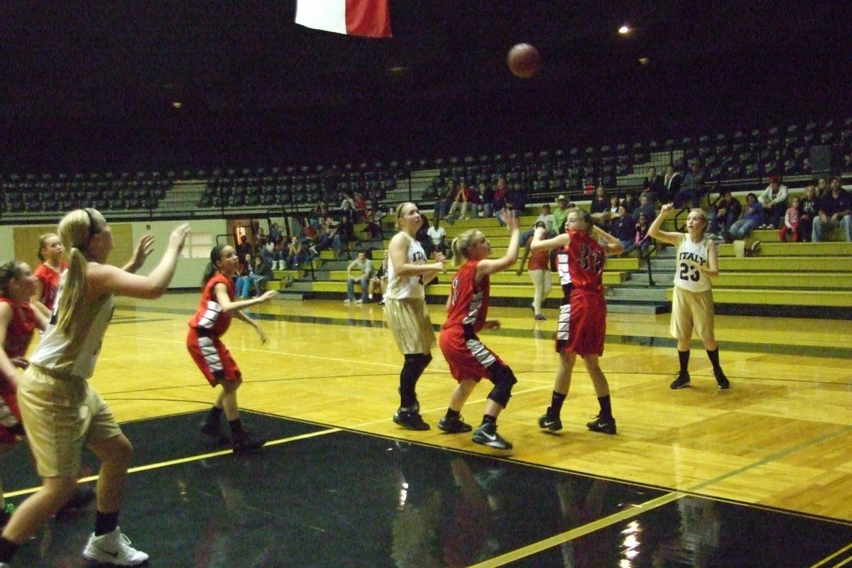 Image: Finding a teammate — Kelsey Nelson(23) passes inside to Madison Washington(33) who gets fouled on her scoring attempt.