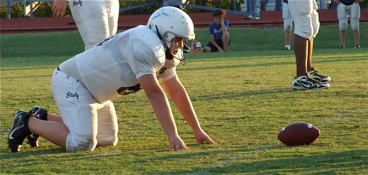 Image: Here, kitty, kitty! — Noseguard Kelton Bales(60) sets a trap for the Cougars.