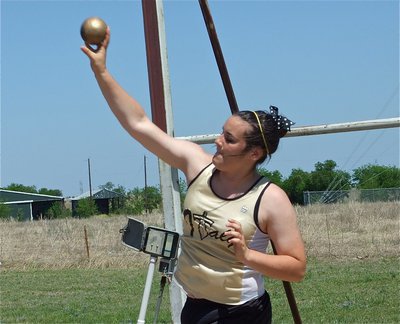 Image: Bales brings it! — Kaitlyn Bales finished in 5th place at the shot put.