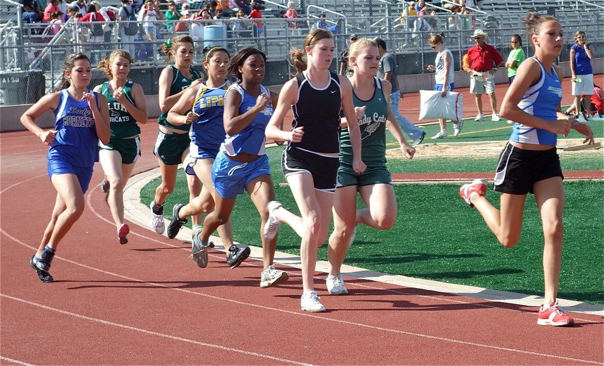 Image: Good start — Kaitlyn Rossa, dressed in all black, rounds turn one in the 1600m race.