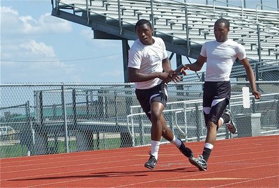 Image: Quarterback keeper — Jasenio Anderson resorts to his football form while taking the handoff from De’Andre Sephus in an effort to salvage the race.
