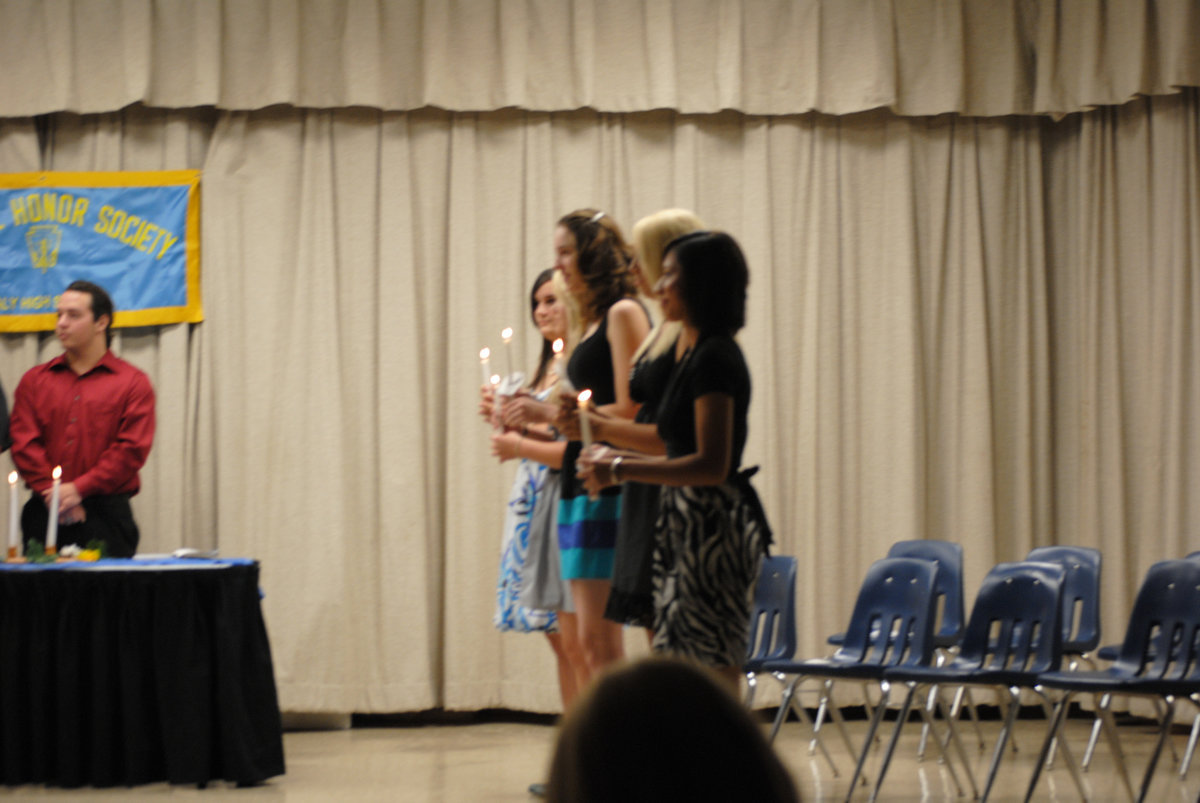 Image: New officers — Kaytlyn Bales-President, Shelbi Gilley-Vice President, Melissa Smithey-Secretary, Megan Richards-Treasurer and Jessica Hernandez-Reporter.