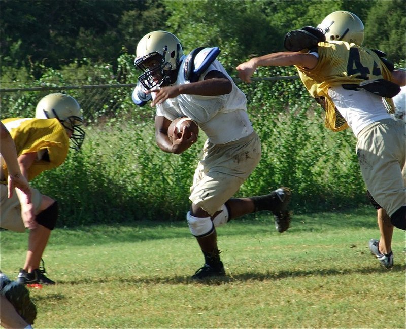 Image: Senio scampers — Gladiator quarterback Jasenio Anderson scampers during practice.