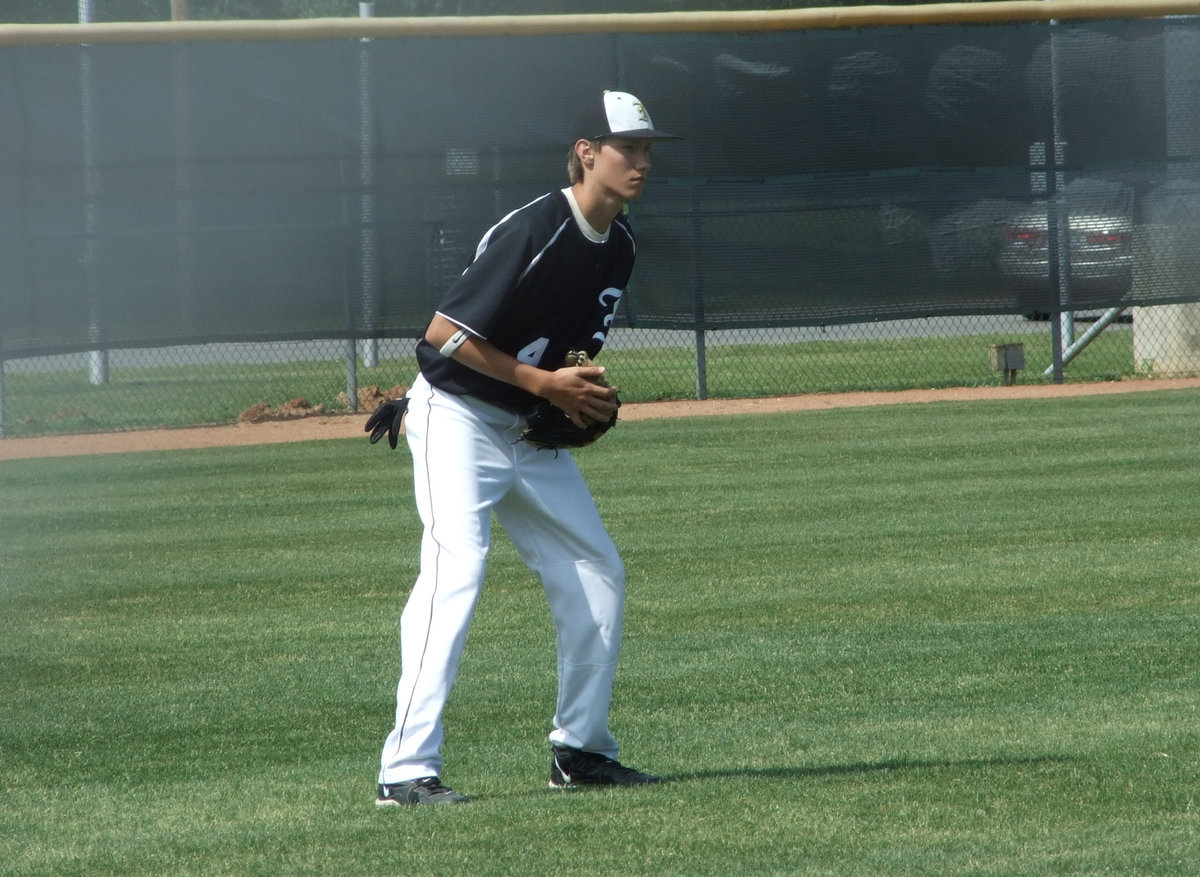 Image: DeMoss in left field — #33, DH for the Bearcats, sent a fly ball to left and Alex made the catch.