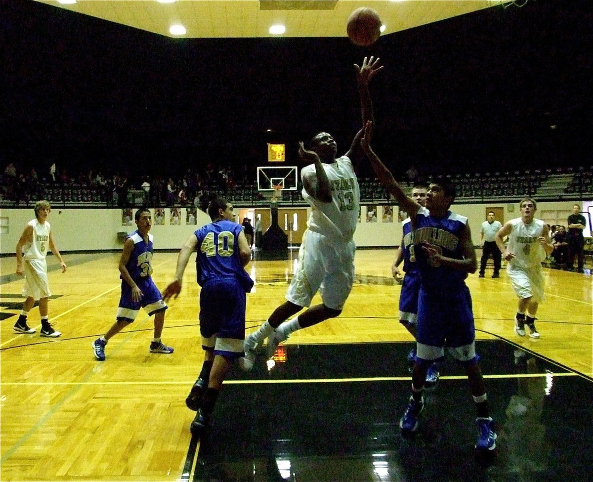 Image: Larry’s too strong — Italy’s Larry Mayberry(13) puts up a shot over the Venus defense. The Gladiators handle the young Bulldogs 101-15 in the first round.