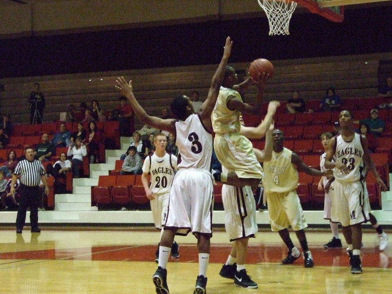 Image: Clemons Climbs — Italy’s #2 Heath Clemons is acrobatic around the rim.