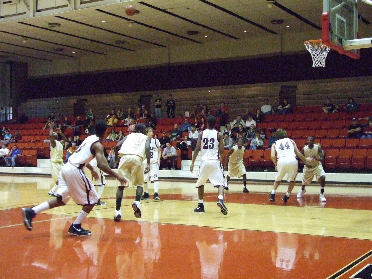 Image: Anderson For Three — Italy’s #11 Jasenio Anderson launches a 3-pointer from deep.