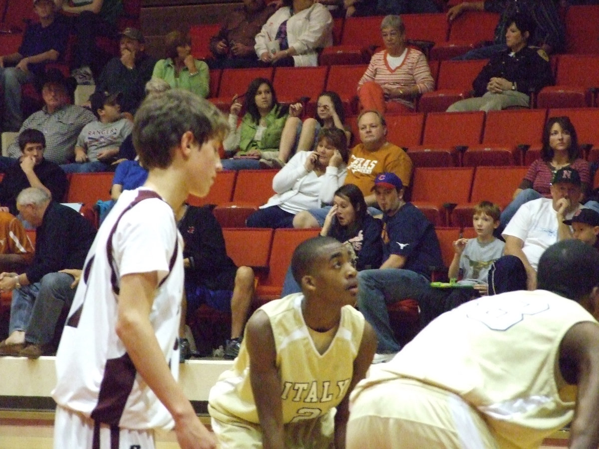 Image: Clemon’s Shoots Free Shots — Italy’s #2 Heath Clemons attempts free throws in the 2nd round of the 2008 Kiwanis Classic.