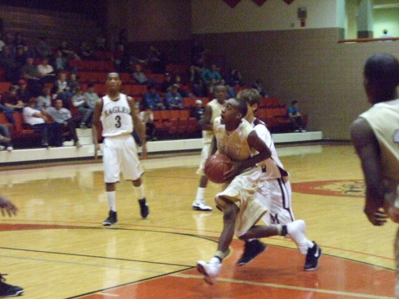 Image: Clemons To The Hoop — Italy’s #2 Heath Clemons drives to the hoop for 2-points against Mildred.