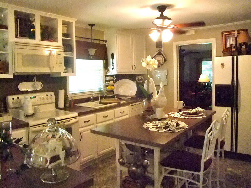 Image: Remodeled Kitchen — Great remodeling job in the kitchen. Nice and homey.