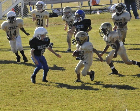 Image: Jalyn gains yards — IYAA C-Team Gladiator Jalyn Wallace(2) finds running room in the Rice Bulldogs’ secondary. Wallace carried twice in the game for positive yards.