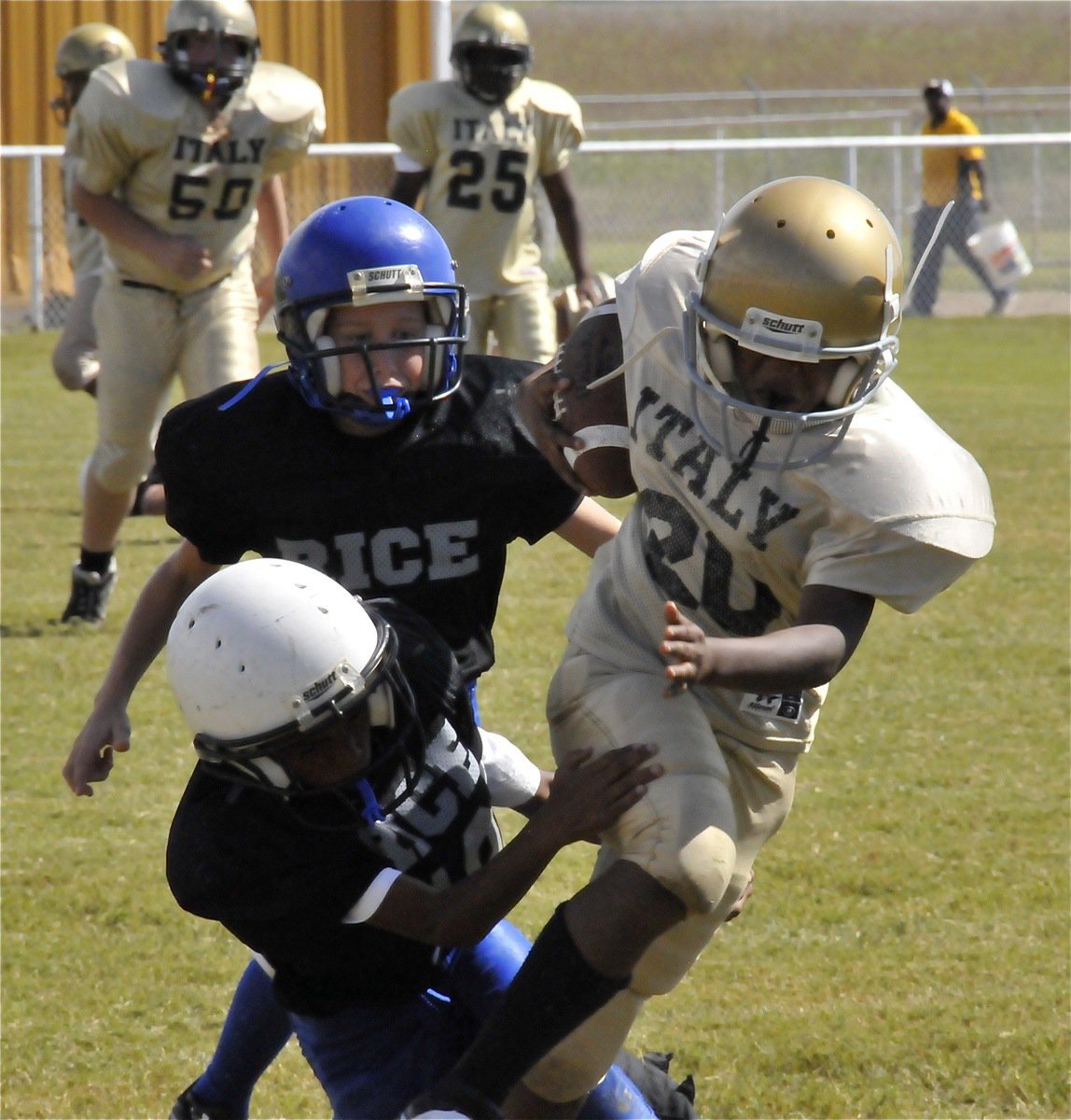 Image: Unstoppable! — Italy breaks away from the Rice defense for a touchdown.