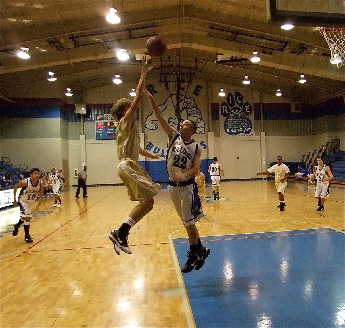 Image: Italy’s Colton Campbell(5) and the Gladiators continue to roll — Gladiator Colton Campbell(5) shoots a runner over a Bulldog defender on his way to 20-point outing to help Italy discard Rice, 60-30, in Rice.