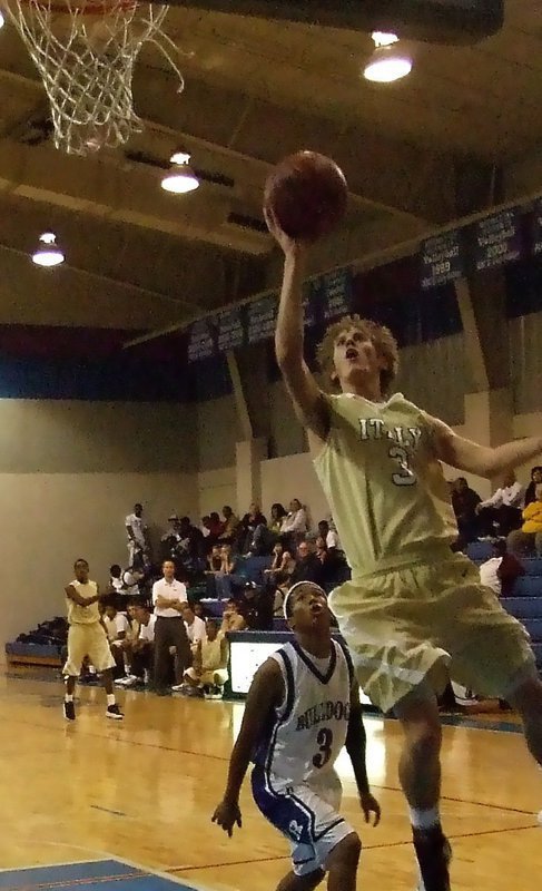 Image: Jase breezes by — Jase Holden(3) blows past a Bulldog defender.