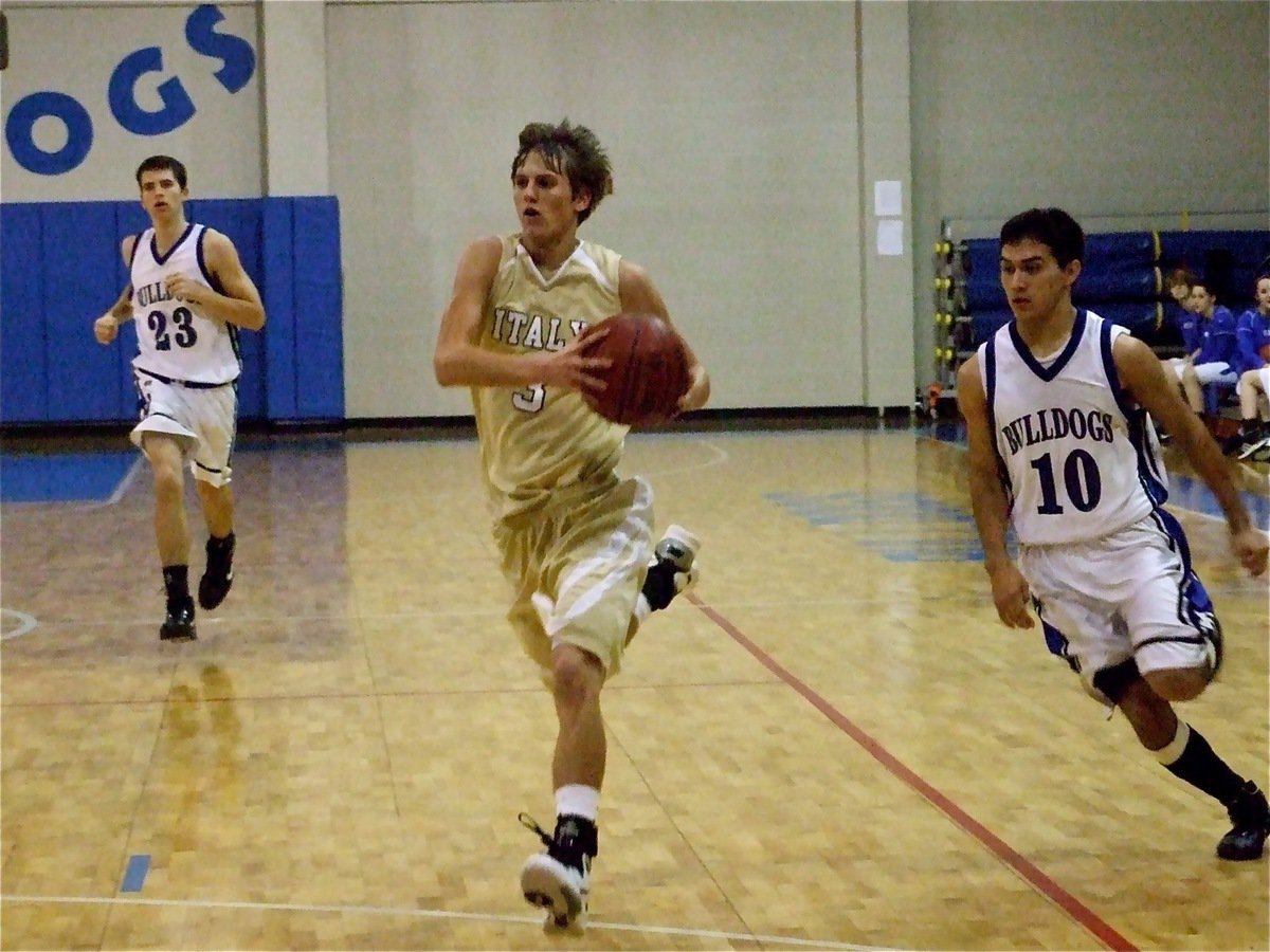 Image: Hurry, Jase! — Jase Holden(3) sprints the floor and gets the pass away before the Bulldogs can reach the ball.