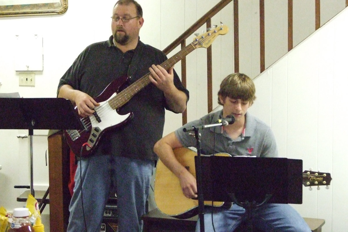 Image: Mike and Jerod — Mike Settlemier and Jerod Casey played old and new gospel for the diners’ enjoyment.