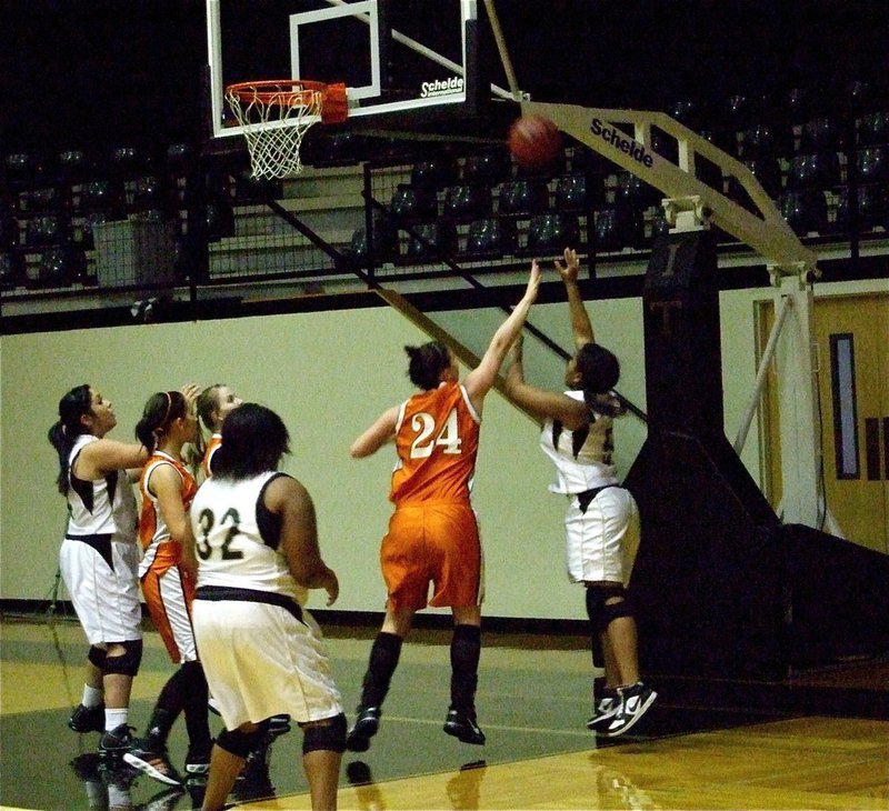 Image: Harper scores — Italy JV Gladiator, Ashley Harper(5), knocks down a shot over Kemp’s defense.