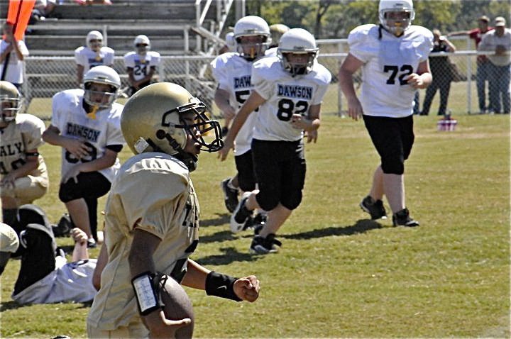 Image: Tylan down sideline — Majors quarterback Tylan Wallace(2) breaks downfield leaving Dawson defenders in the dust.