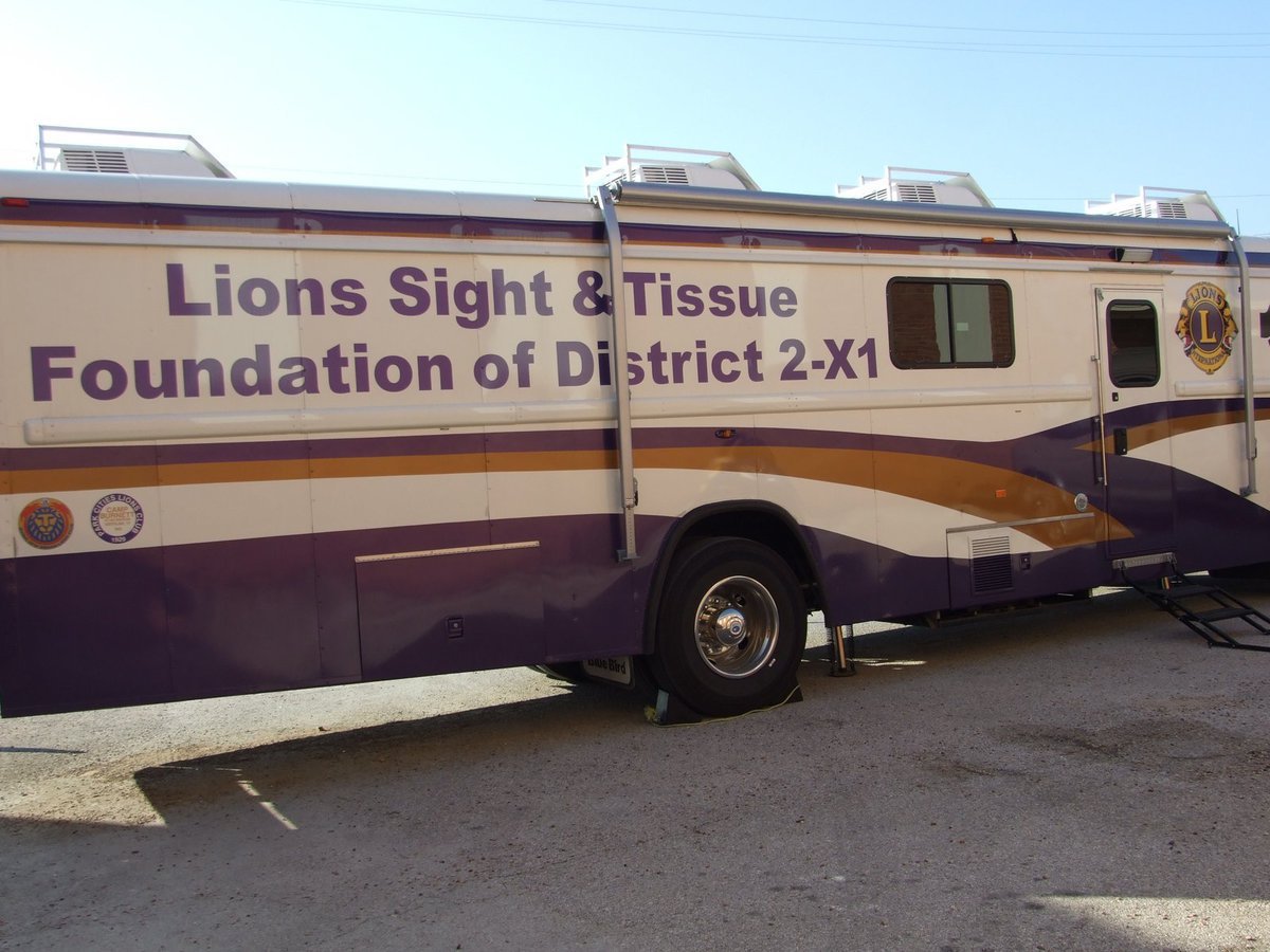 Image: Traveling eye exam bus