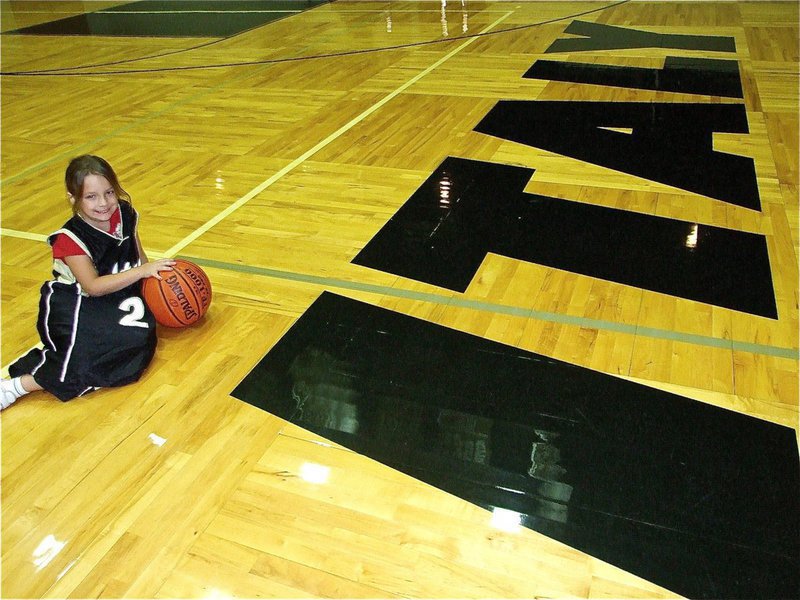 Image: Evie dots the “I” — Evie Hernandez dots the “I” on Italy.