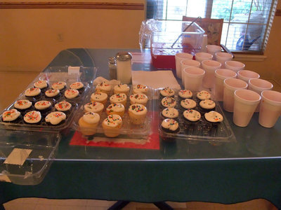 Image: Plenty of Cupcakes  — Quite a spread!
